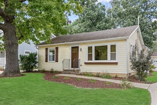 17914 W Twin Lakes Blvd, Grayslake, IL 60030