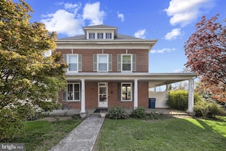 16 N Maple Ave, Smithsburg, MD 21783