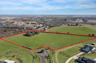 5560 Indian Trail Ln, Brenham, TX 77833