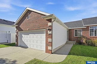 8359 S Tularosa Ct, Lincoln, NE 68516
