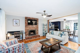 23 Springwood Dr, Asheville, NC 28805