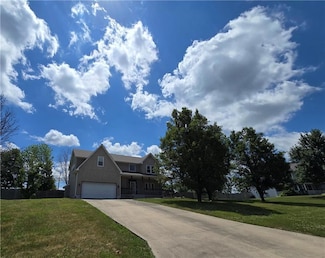 2305 SE Horseshoe Dr, Oak Grove, MO 64075