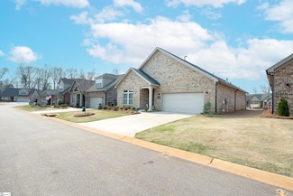 811 Vita Dr, Greer, SC 29650