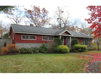 92 Coronet Cir, Feeding Hills, MA 01030