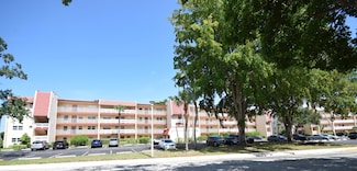 1055 Country Club Dr Unit 206, Margate, FL 33063
