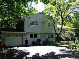 286 Spook Rock Rd, Suffern, NY 10901