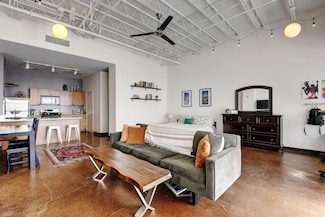 2401 E 6th St Unit 69, Austin, TX 78702