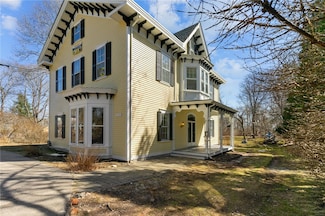 81 Old Rd N, South Kingstown, RI 02881