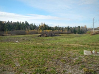 40 River Rd, Lincoln, ME 04457