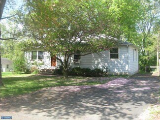 52 Laurel Ave, Kingston, NJ 08528