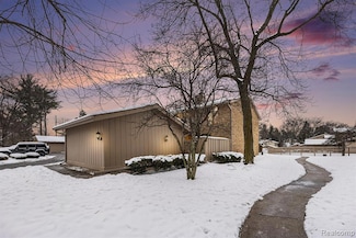 7411 Pebble Point Unit 20, West Bloomfield, MI 48322