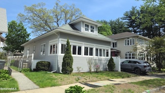 79 Marsden St, Springfield, MA 01109