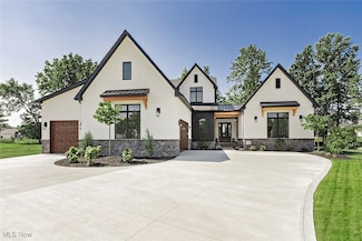 3041 Andrews Ln, Willoughby Hills, OH 44092