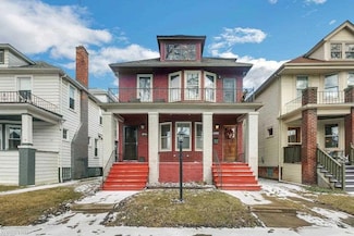 1046 Wayburn St, Grosse Pointe Park, MI 48230