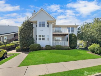 38 Kensington Dr, Piscataway, NJ 08854