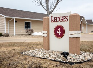 1412 Stone Ln Unit 403, Waverly, IA 50677