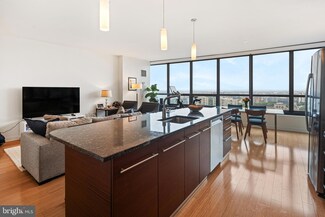 2101 Market St Unit 2801, Philadelphia, PA 19103