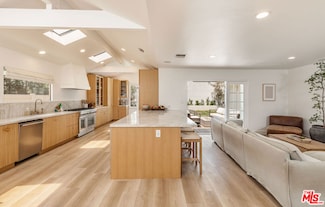 13035 Rose Ave, Los Angeles, CA 90066