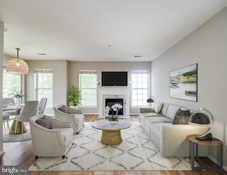 5982 Founders Hill Ct Unit 202, Alexandria, VA 22310