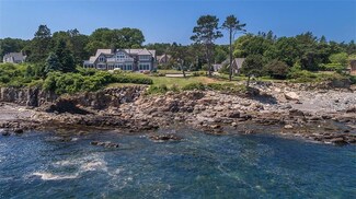 371 Shore Rd, Cape Neddick, ME 03902