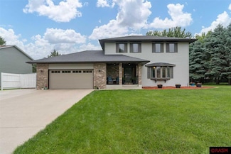 1641 1641 La Mar Dr, North Mankato, MN 56003