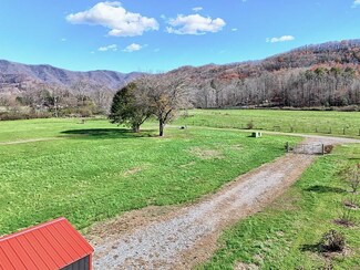 337 Mountain Meadows Dr, Hayesville, NC 28904