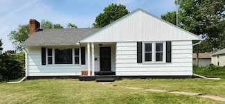 905 2nd St, Baraboo, WI 53913