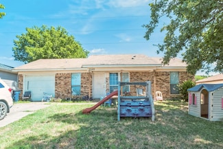 5549 Alexander Dr, Fort Worth, TX 76112
