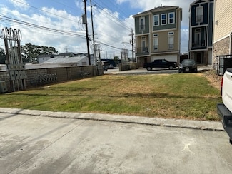 2103 Oatfield Dr, Houston, TX 77018