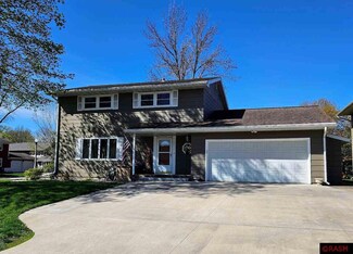4 Kennedy Dr, New Ulm, MN 56073