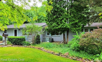 6637 Osbourn Dr, Caseville, MI 48725