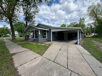 210 E Quincy Ave, Arkansas City, KS 67005