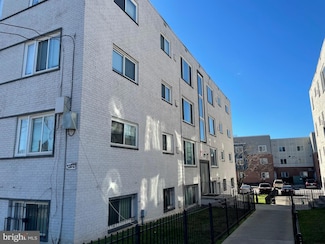 330 63rd St NE Unit 302, Washington, DC 20019