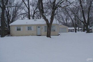 215 Dunbar Ln, Fort Wayne, IN 46816