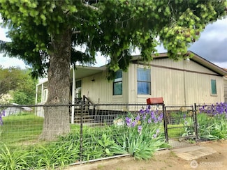 415 Sunny Dr, Electric City, WA 99123