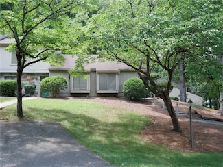 211 Lamplighter Cir, Winston Salem, NC 27104