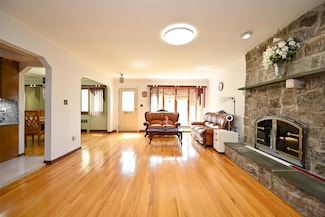 518 Terrace Blvd, New Hyde Park, NY 11040