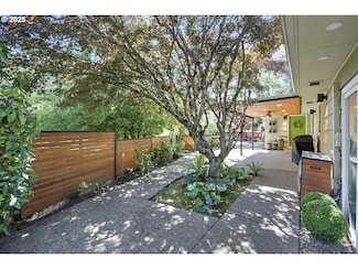 15215 SE Arista Dr, Milwaukie, OR 97267