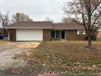 325 Jan Dr, Stratford, OK 74872