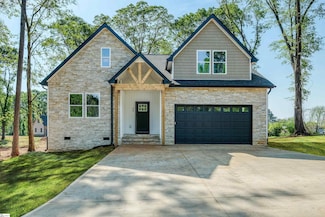 44 Simmons St, Wellford, SC 29385