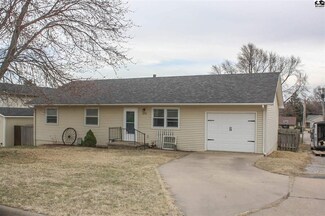 1215 E 5th St, Pratt, KS 67124