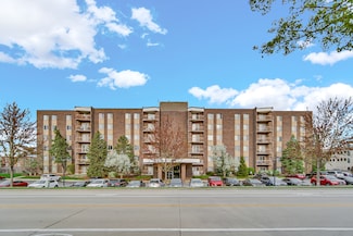 2201 S Grace St Unit 608, Lombard, IL 60148