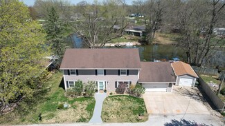 1510 W Point Dr, Mahomet, IL 61853