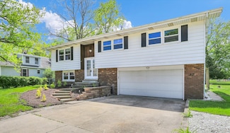 313 W Church St, Savoy, IL 61874