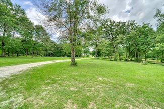 4045 Settlers Ln, Madisonville, TX 77864