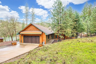 5979 Old Ferry Rd, Shady Cove, OR 97539