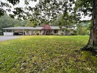 107 Hilltop Rd, Dickson, TN 37055