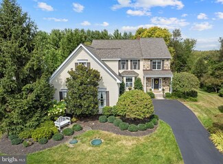 18 Lenape Dr, New Hope, PA 18938