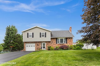 11 Vista Dr, Schenectady, NY 12302