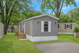 2698 Bayberry Ct, Brooklyn, MI 49230